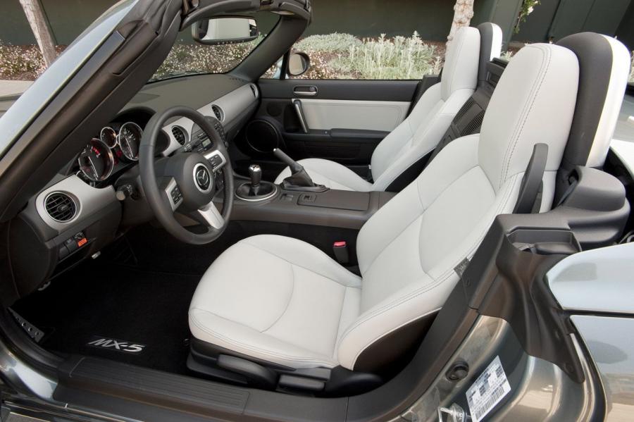  Mazda MX-5 Miata 2012 года  (фото 7 из 22)